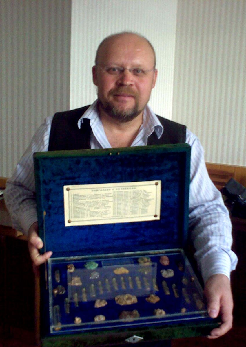 Сачёв с коллекцией золотых самородков, 2006 год